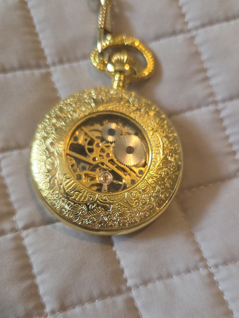 NIB Gold Tone Collector's Pocket Watch With Chain - Picture 4 of 10